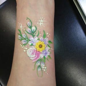 arm painting daisy flower
